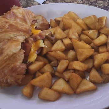 Smeads Pub - Breakfast croissant - Pubs Near Me - Washougal, Washington