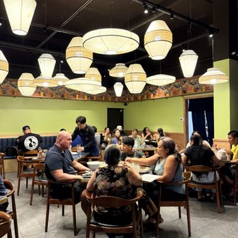Chao - Dining area - Asian Fusion Near Me - Honolulu, Hawaii