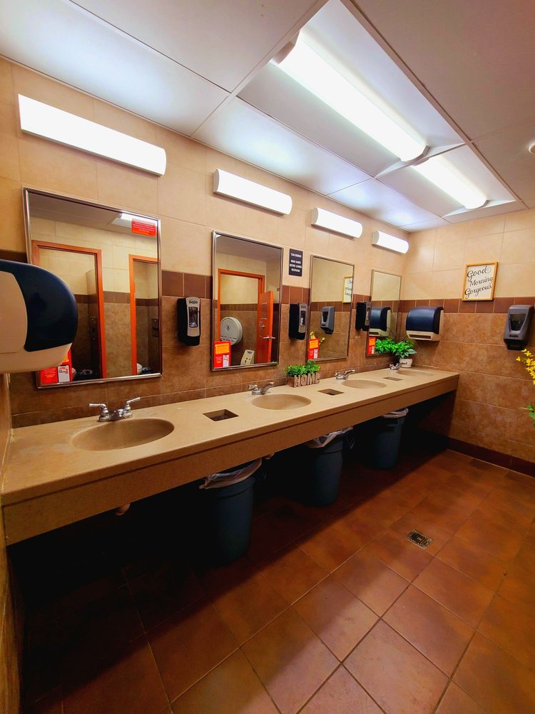 PILOT TRAVEL CENTER Updated October 2024 54 Photos & 11 Reviews