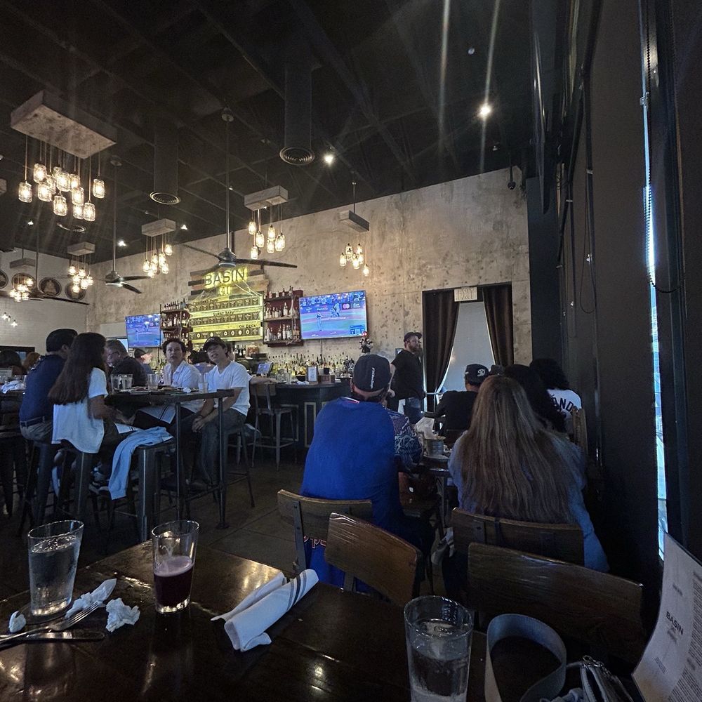 Basin 141 - Gastropubs Near Me - Monrovia, California