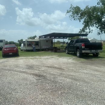 Circle 4 Bar-B-Q - Bbq trailer. People here are awesome! - Caterers Near Me - Navasota, Texas