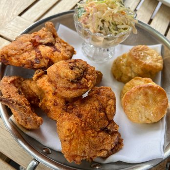 The Dutch - The fried chicken and honey butter biscuits - American Near Me - New York, New York The Dutch - The fried chicken and honey butter biscuits - American Near Me - New York, New York