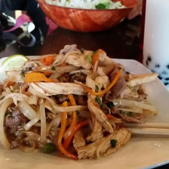 Bibo's Cafe - Combo pad thai - Vietnamese Near Me - Houston, Texas Bibo's Cafe - Combo pad thai - Vietnamese Near Me - Houston, Texas