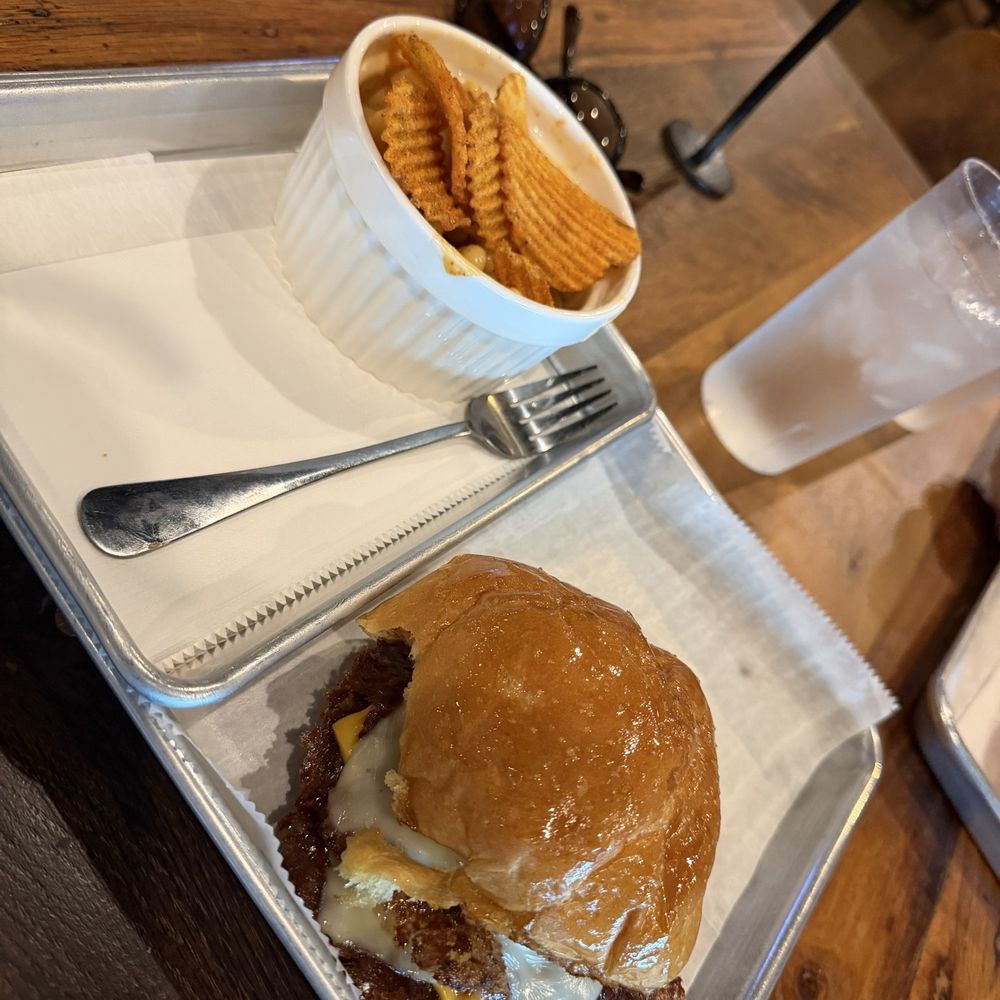 Gooey Garlic Burger and Ripped Mac N Cheese Gooey Garlic Burger and Ripped Mac N Cheese
