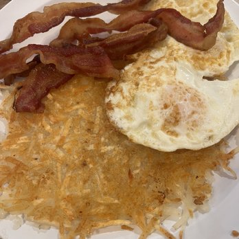 Brewberry Cafe - hash browns, eggs and bacon (you have to order a la carte for this combination) - Coffee & Tea Near Me - Anaheim, California