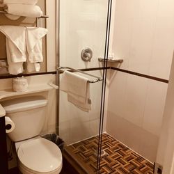 Ramada by Wyndham Miami Springs/Miami International Airport - Bathroom