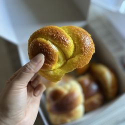 Long's Family Pastry - Coconut Bun