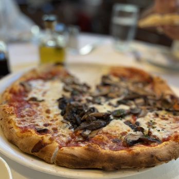 Trattoria Amici - Funghi Pizza - Italian Near Me - Glendale, California