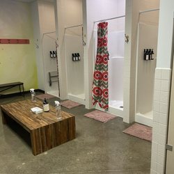 Mov Hot Yoga - Showers