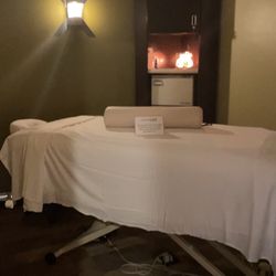 MassageLuXe - Massage therapy room