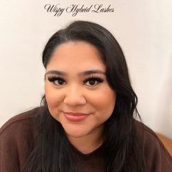 Solarmoon Beauty - Wispy hybrid lash extensions