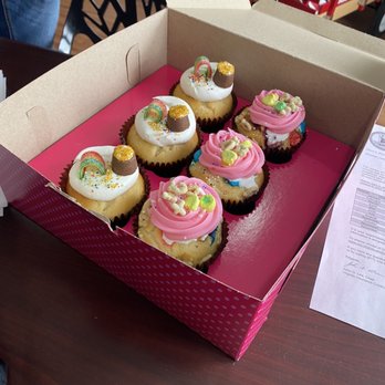Sweet Relief - Omg so delicious! I reviewed this place a few months ago and decided to try again... yummy yummy yummy! - Cupcakes Near Me - Alexandria, Virginia