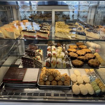 La Roma Pastry Shop - Bakeries Near Me - Oakdale, New York