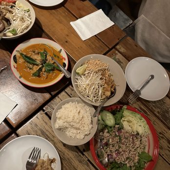 Mee Sen Thai Eatery - Massamum Curry, Pad Thai, Chicken Larb - Thai Near Me - Portland, Oregon Mee Sen Thai Eatery - Massamum Curry, Pad Thai, Chicken Larb - Thai Near Me - Portland, Oregon