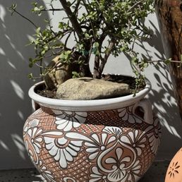 Talavera pot in Terra cotta and white tones Talavera pot in Terra cotta and white tones