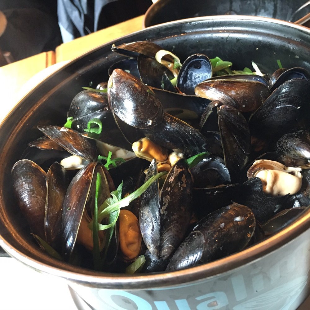 Fantastic mussels, must be a full kilo and steamed with fresh herbs and leeks. Highly recommended.