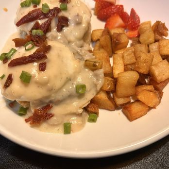 Family Table Cafe - Country Benedict - Breakfast & Brunch Near Me - Auburn Hills, Michigan Family Table Cafe - Country Benedict - Breakfast & Brunch Near Me - Auburn Hills, Michigan