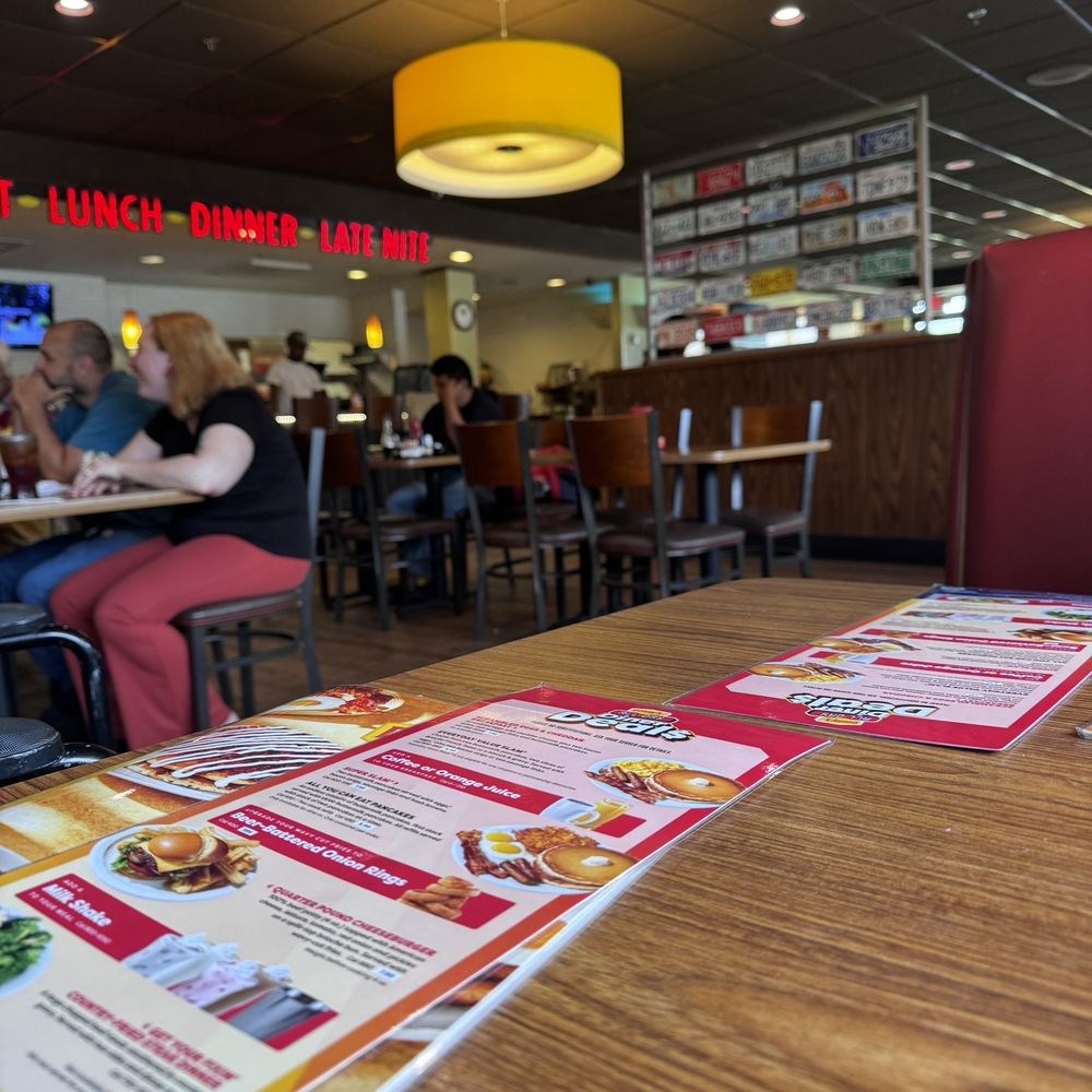 Denny's - Indoor - American Near Me - Gulfport, Mississippi Denny's - Indoor - American Near Me - Gulfport, Mississippi