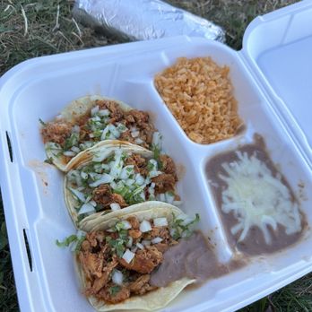 Taqueria Mi Pueblo - chicken taco plate with rice and beans - Mexican Near Me - Eugene, Oregon Taqueria Mi Pueblo - chicken taco plate with rice and beans - Mexican Near Me - Eugene, Oregon