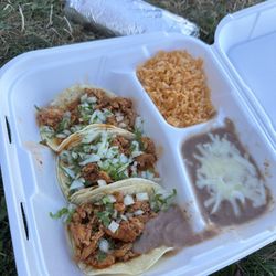 Taqueria Mi Pueblo - Chicken taco plate with rice and beans