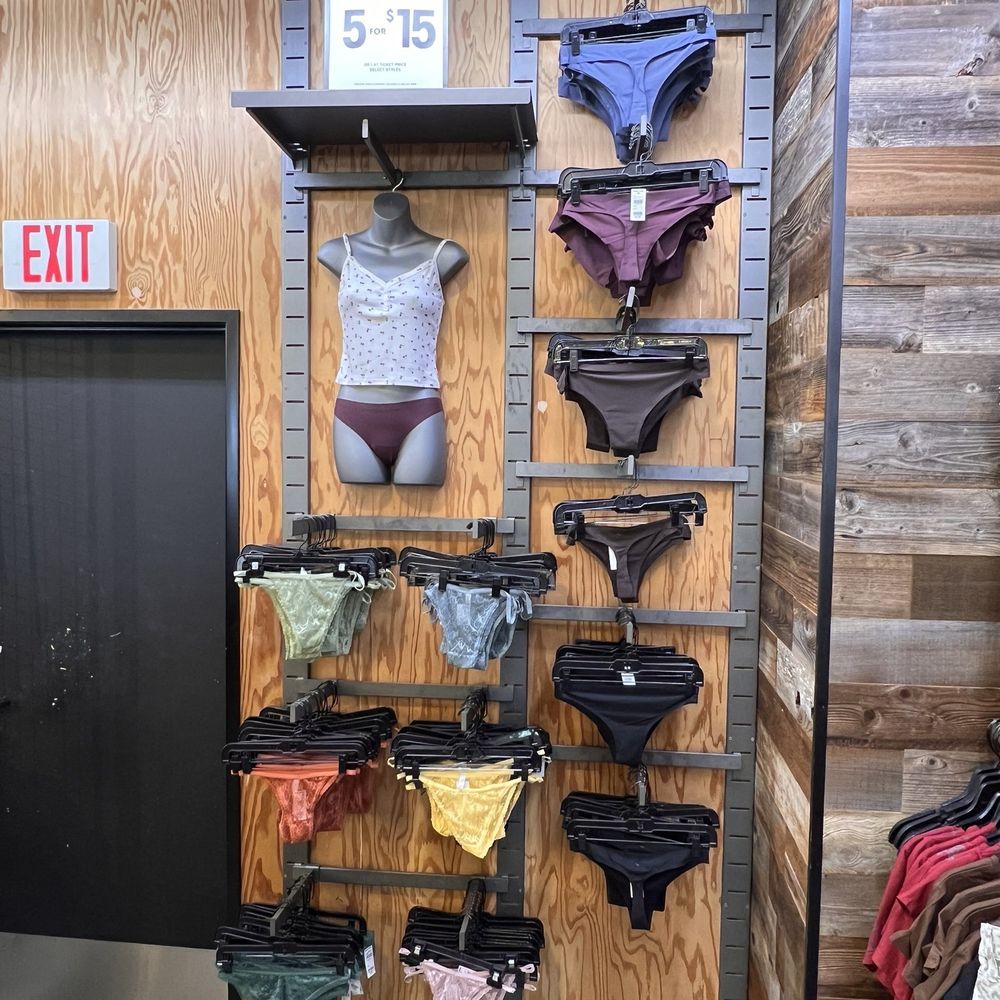 Tillys - This is very smart - Shoe Stores Near Me - San Clemente, California Tillys - This is very smart - Shoe Stores Near Me - San Clemente, California
