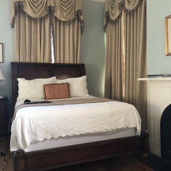 The Gastonian - Mary Telfair Room - Hotels Near Me - Savannah, Georgia The Gastonian - Mary Telfair Room - Hotels Near Me - Savannah, Georgia