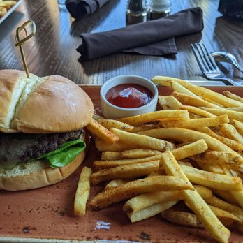 The Cascade Room - Burguer - American Near Me - Stevenson, Washington