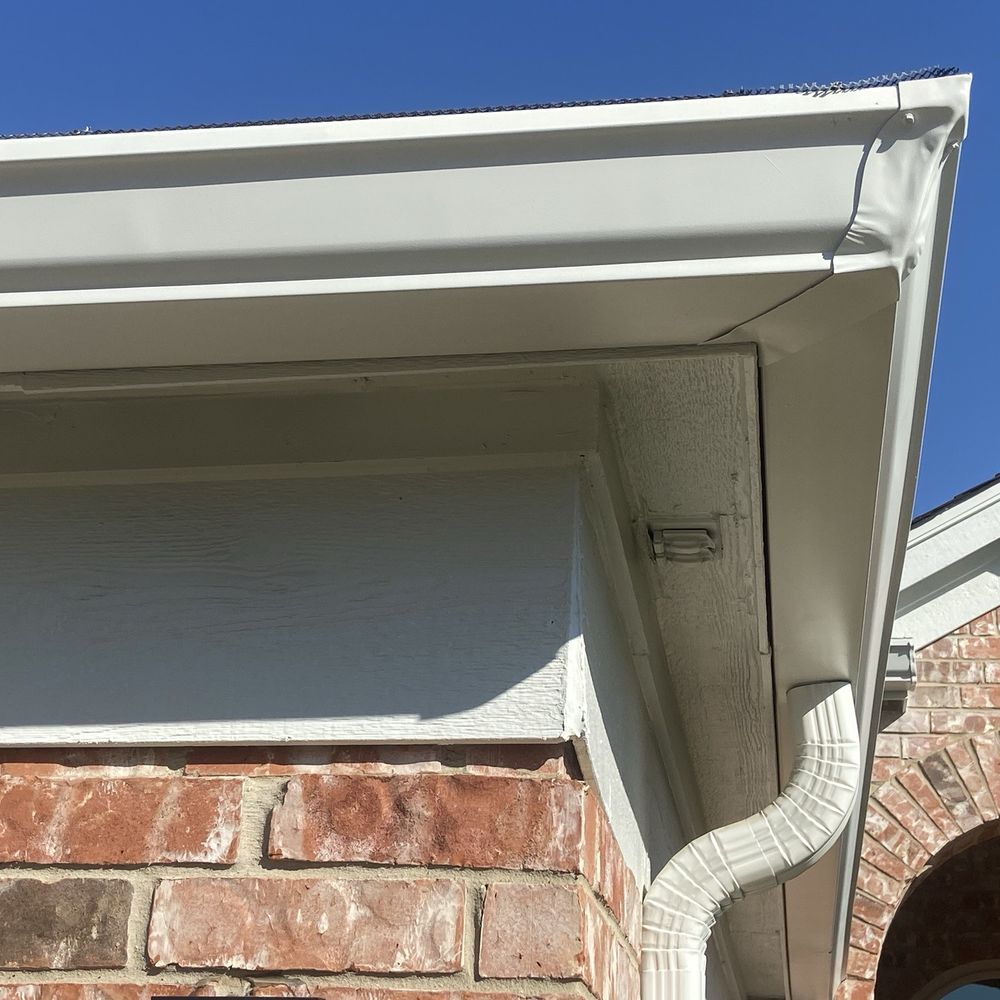 Vivax Pros - Front of house, including gutter - Painters Near Me - Carrollton, Texas Vivax Pros - Front of house, including gutter - Painters Near Me - Carrollton, Texas