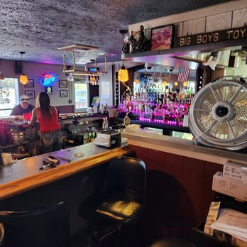 Bones Roadhouse - The bar - American Near Me - Placerville, California