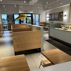 Chopt Creative Salad Co. - Plenty of seating!