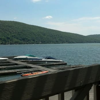 The Breezy - Long Trail Ale & Table With A View - American Near Me - Greenwood Lake, New York