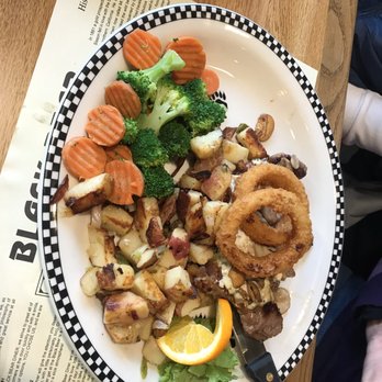 Black Bear Diner Beaverton - New York steak with red potatoes and veggies - American Near Me - Beaverton, Oregon