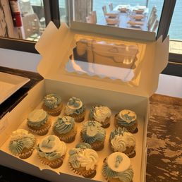 Stunning baby shower cupcakes! Stunning baby shower cupcakes!