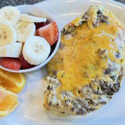 Chubby's Diner - Veggie omelette with fresh fruits