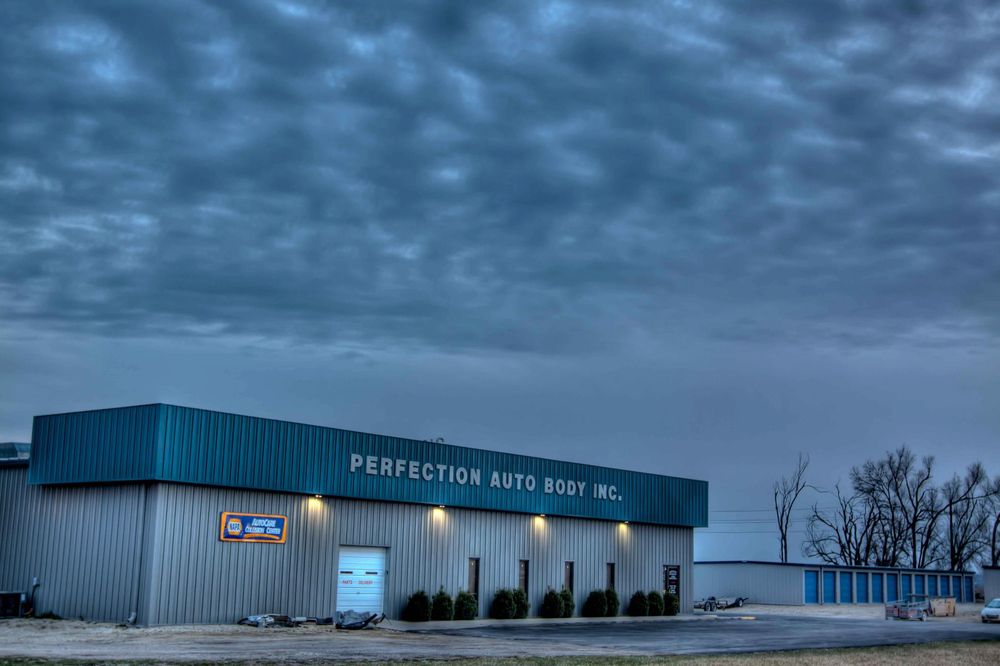 PERFECTION AUTO BODY Updated August 2024 16 Photos 905 W Crawford