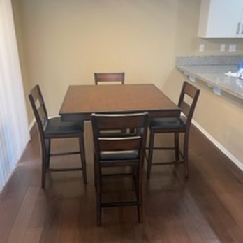 Move 4 Long Beach - table and chairs - Movers Near Me