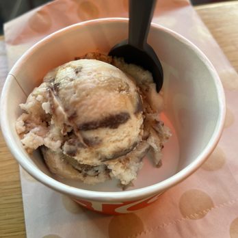Salt & Straw - Toasted oat milk and chocolate (dairy free) - Ice Cream & Frozen Yogurt Near Me - Seattle, Washington