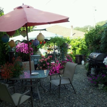 Rose City Motel - The garden area... - Hotels Near Me - Roseburg, Oregon Rose City Motel - The garden area... - Hotels Near Me - Roseburg, Oregon