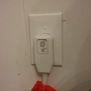 Smart Choice Electric - Heres the converted and upgraded 220v 20amp outlet. Looks great with the AC plugged in! :) - Electricians Near Me - Pasadena, California