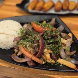 El Incomparable Peruvian Cuisine - Lomo Saltado