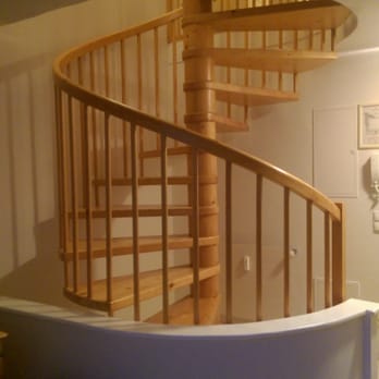 Schlosshotel Mondsee - Spiral staircase going up to bedroom - Hotels Near Me - Mondsee, 4