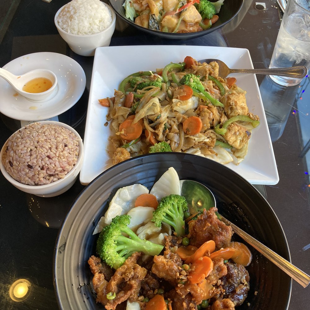 Thai Spoon - Spicy Duck, Drunken Noodles, Salmon Mango Curry - Thai Near Me - Pittsburgh, Pennsylvania Thai Spoon - Spicy Duck, Drunken Noodles, Salmon Mango Curry - Thai Near Me - Pittsburgh, Pennsylvania