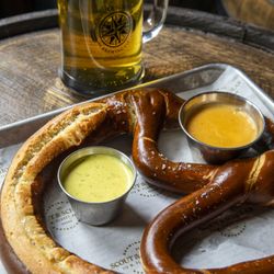 Taste of Bardstown - Pretzel with beer queso and a beer at Scout & Scholar