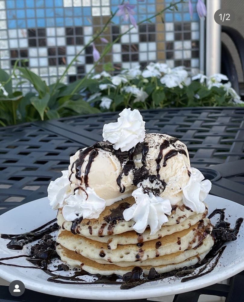 Jacqueline's Restaurant & Bakery