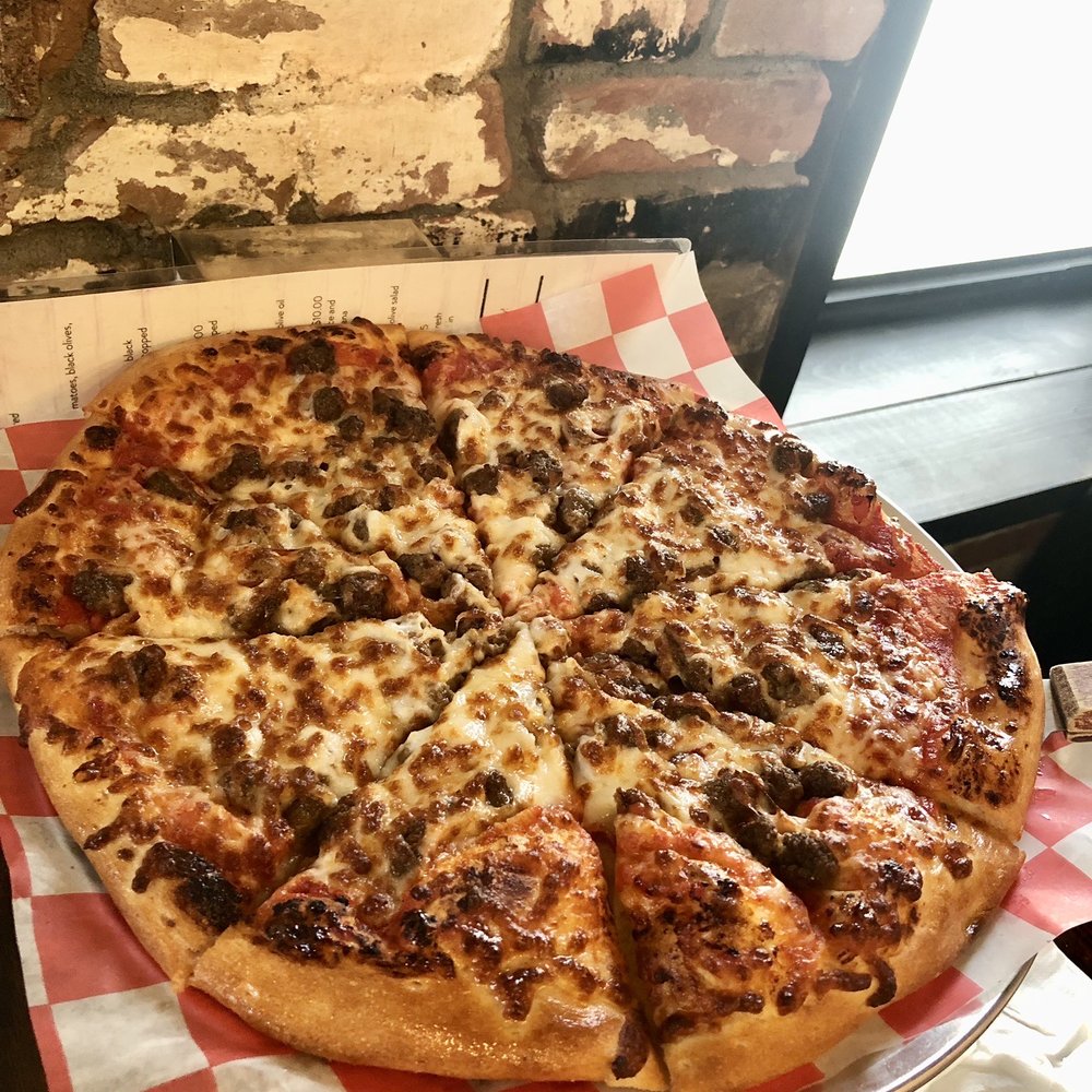The 640 Pizza & Pints - Hamburger pizza, original crust - Pizza Near Me - Weston, Missouri The 640 Pizza & Pints - Hamburger pizza, original crust - Pizza Near Me - Weston, Missouri