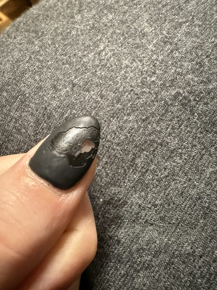 Allure Nails Logo