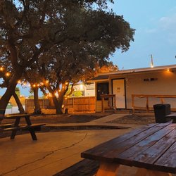 The Spot Bar & Restaurant - Outdoor eating area