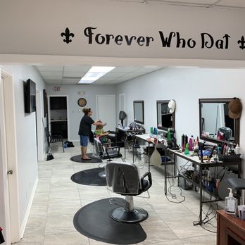 Headlines Hair Company - Styling area - Hair Salons Near Me - Covington, Louisiana Headlines Hair Company - Styling area - Hair Salons Near Me - Covington, Louisiana
