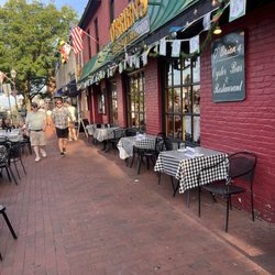 Historic Annapolis - Restaurant and shopping