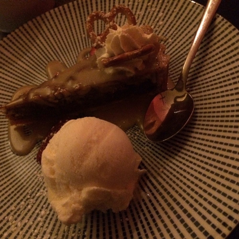 Pecan pie with butterscotch sauce Pecan pie with butterscotch sauce